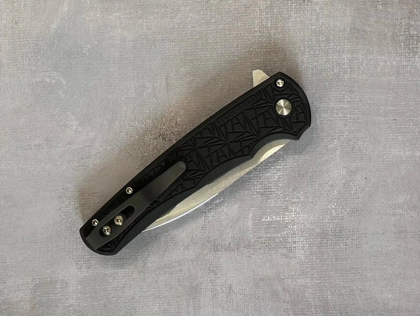 Pro-Tech-Pro-Tech Custom Malibu Nexus (2024 Malibu Custom 001) - 25 Year Anniversary Pattern Milled Handle - Mike Irie Compound Hand Ground Mirror Polish Wharncliffe Blade - Black Pearl Inlaid Push Button - Black DLC Titanium Clip /100-Urban Cutlery