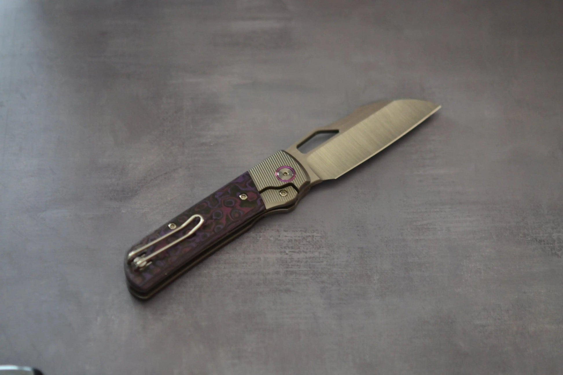 Divo Knives-Divo Stout V2 - RIGHTY - Purple Haze - Belt Satin Blade - Pre-Owned-Urban Cutlery