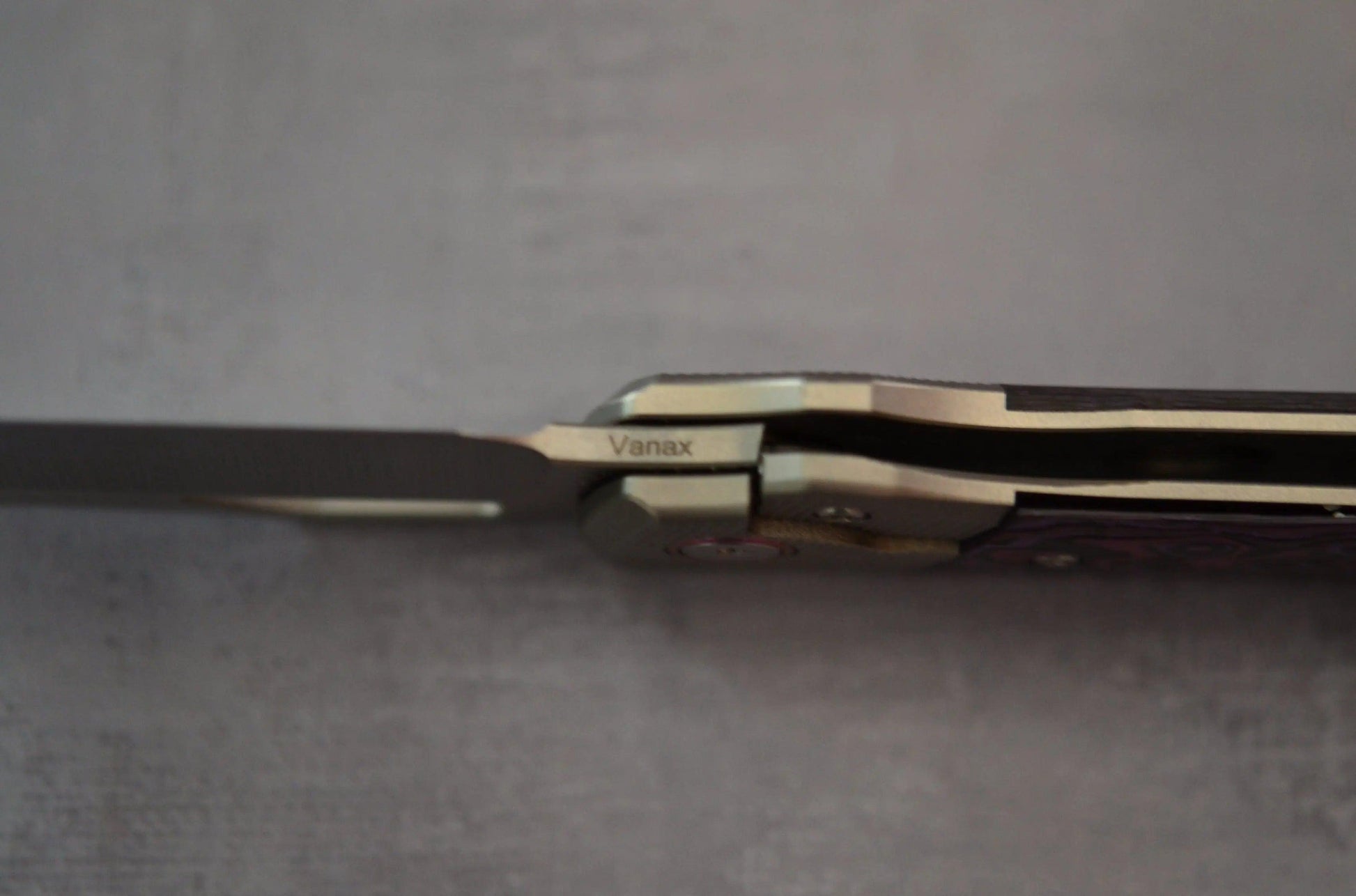 Divo Knives-Divo Stout V2 - RIGHTY - Purple Haze - Belt Satin Blade - Pre-Owned-Urban Cutlery