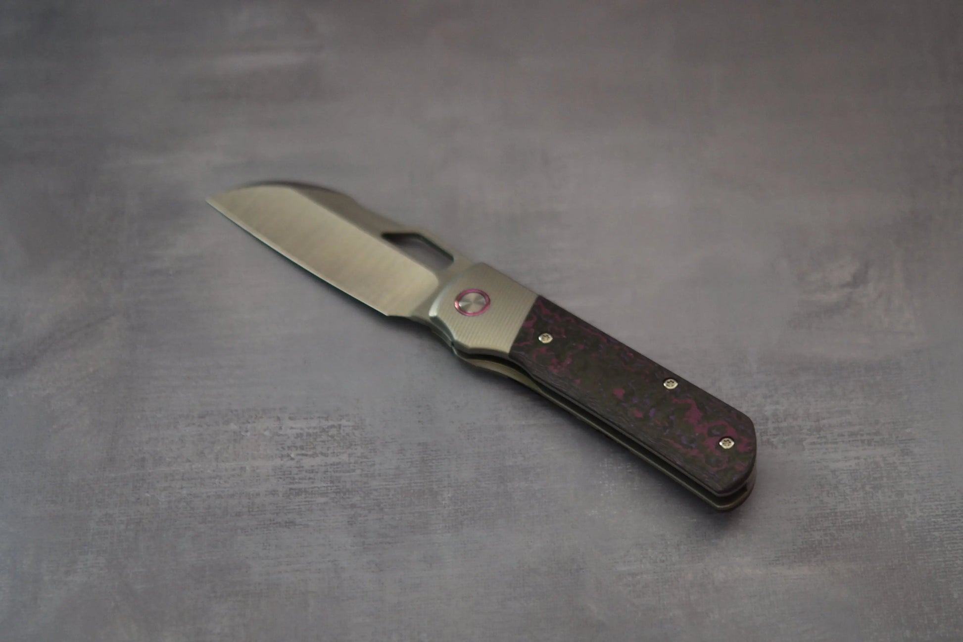 Divo Knives-Divo Stout V2 - RIGHTY - Purple Haze - Belt Satin Blade - Pre-Owned-Urban Cutlery