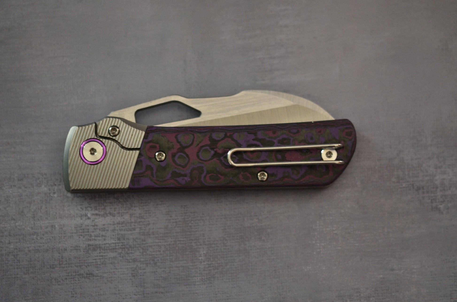 Divo Stout V2 - RIGHTY - Purple Haze - Belt Satin Blade - Pre-Owned Divo Knives Urban Cutlery & Lifestyle Shoppe