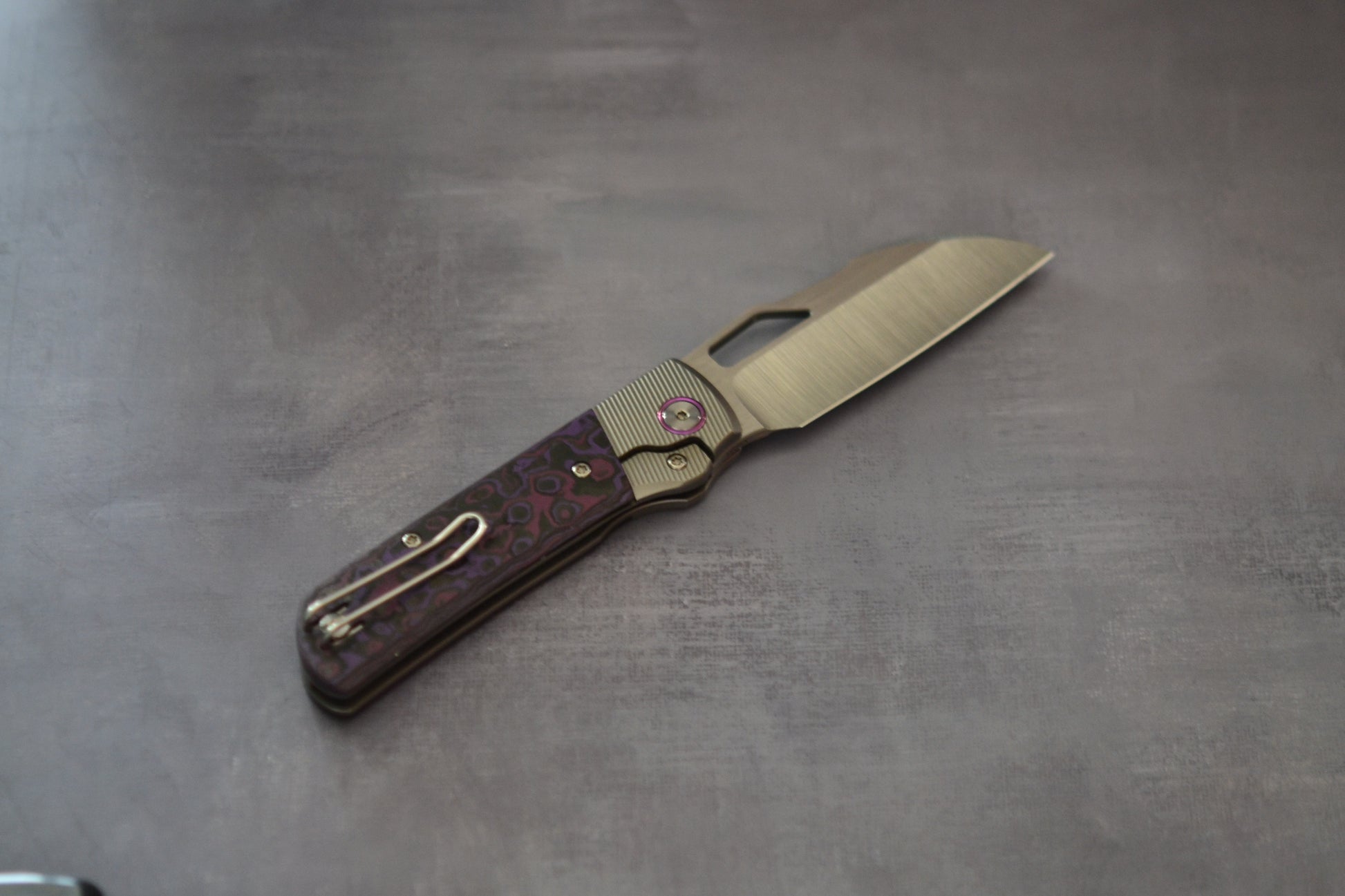 Divo Stout V2 - RIGHTY - Purple Haze - Belt Satin Blade - Pre-Owned Divo Knives Urban Cutlery & Lifestyle Shoppe