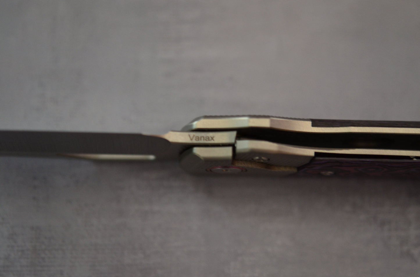 Divo Stout V2 - RIGHTY - Purple Haze - Belt Satin Blade - Pre-Owned Divo Knives Urban Cutlery & Lifestyle Shoppe