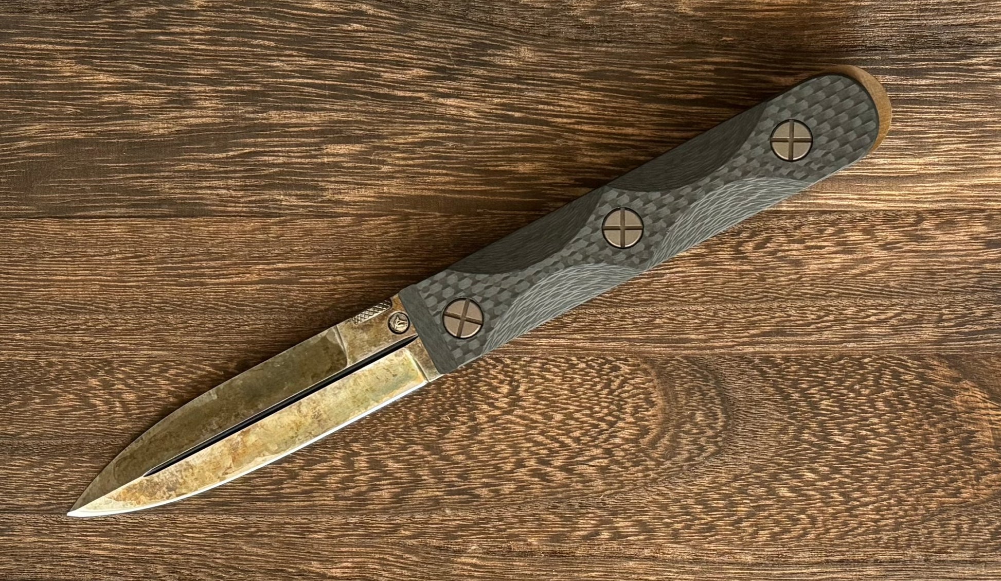 Elishewitz Custom Knives EK Commando folder - Antique finish blade - Carbon fiber scales - Liner lock Elishewitz Custom Knives Urban Cutlery & Lifestyle Shoppe