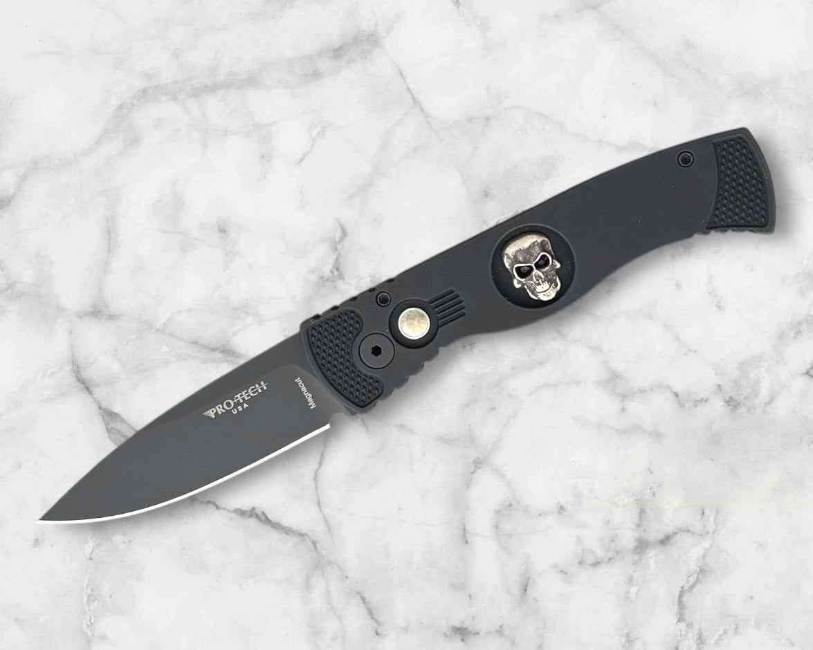 Pro-Tech 2025 F&F Show Exclusive SKULL Ltd. Edition TR-2 AUTO - Black Aluminum handle, Bruce Shaw designed sterling silver skull - Black Magnacut Blade - Pearl Button