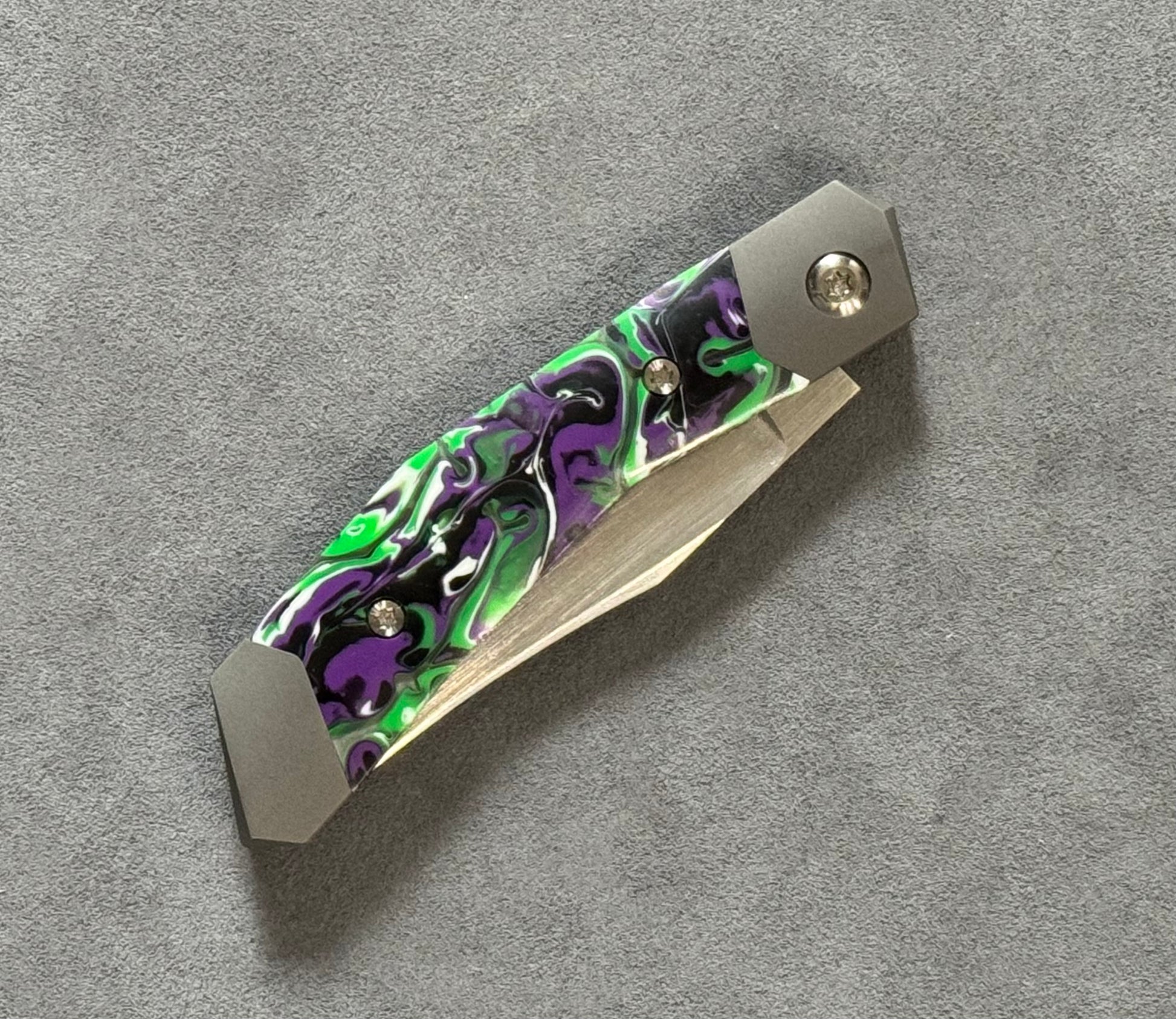 Jack Wolf Knives-Jack Wolf Knives - MINI CYBORG JACK - KAOTIC RESIN HAND SATIN-4-Urban Cutlery