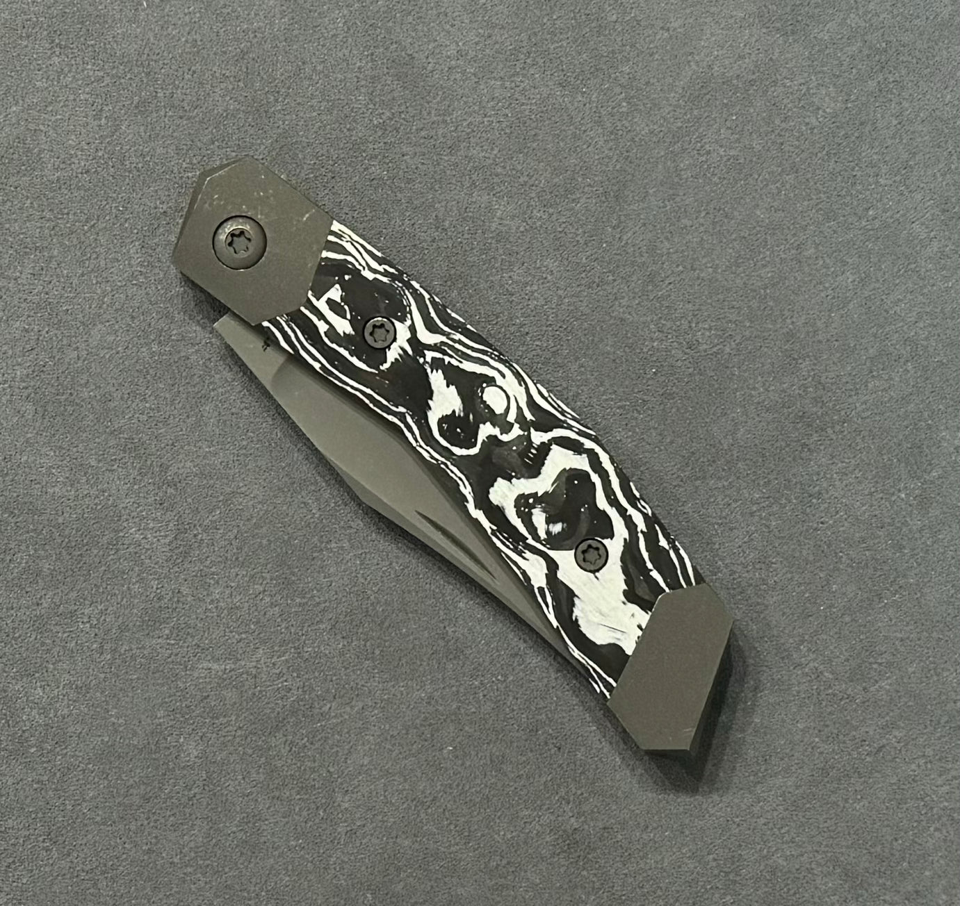 Jack Wolf Knives-Jack Wolf Knives - MINI CYBORG JACK - WHITE MARBLE CF BLAST AND TUMBLE-3-Urban Cutlery