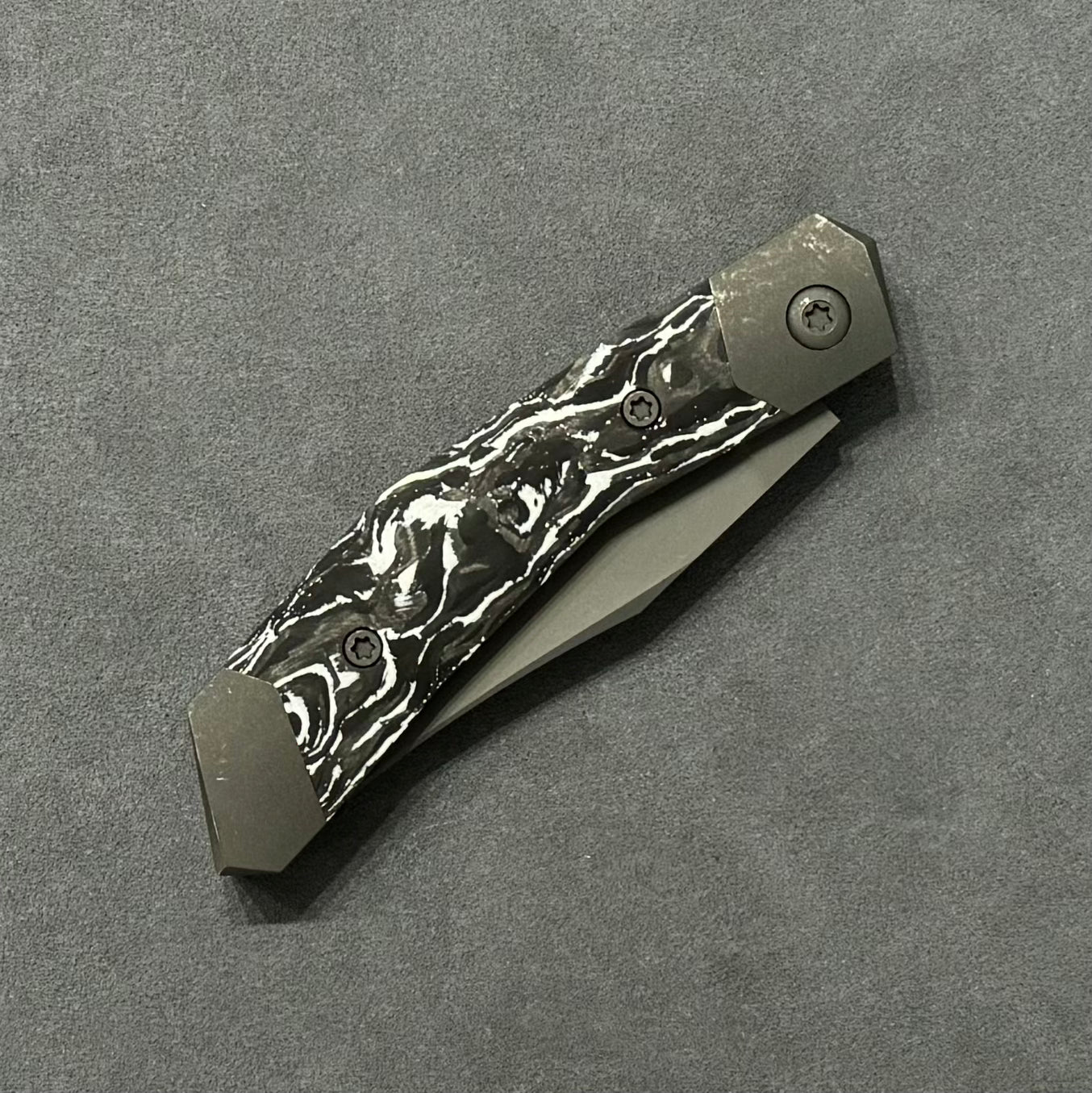 Jack Wolf Knives-Jack Wolf Knives - MINI CYBORG JACK - WHITE MARBLE CF BLAST AND TUMBLE-4-Urban Cutlery