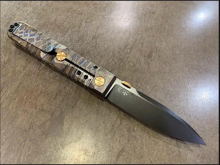 Les George; Elishewitz Knives-Elishewitz x Les George - Ek integral folder - Tiger Stripe Handle Finish - Dirk Style Dagger Blade-2-Urban Cutlery