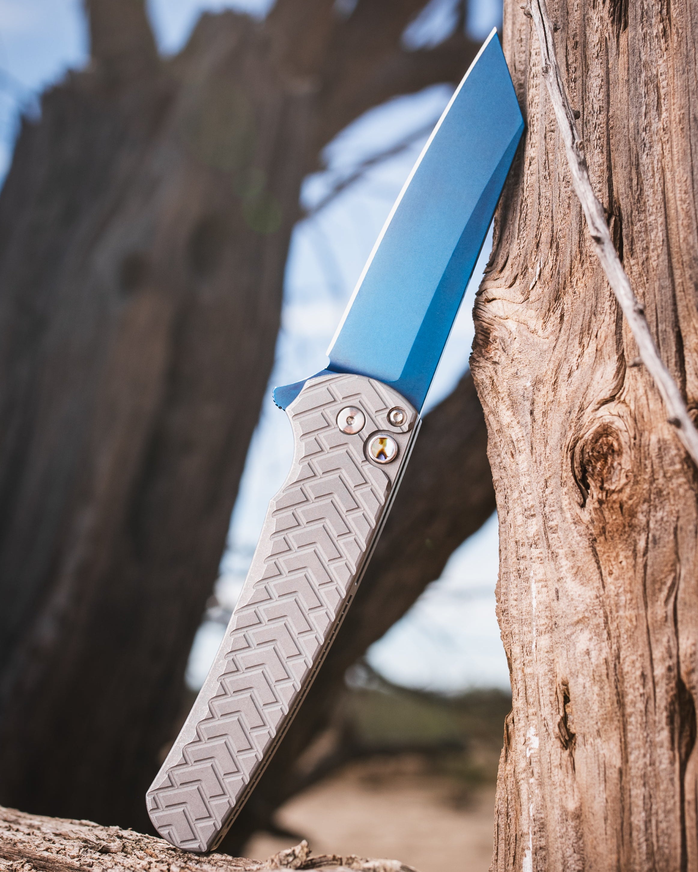 Pro-Tech Custom Malibu (2026 Malibu Custom 002) Blade Show Texas 2026 Exclusive Malibu - Stonewashed "Tread" Textured 17-4 Heat Treated Steel Handle - Sapphire Blue Magnacut Reverse Tanto Blade - Abalone Button - Satin Hardware /40