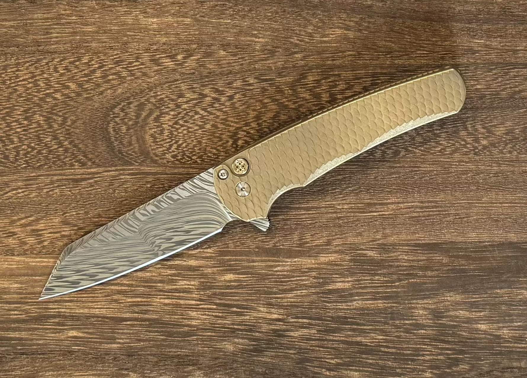 Pro-Tech Custom Malibu Blade Show Atlanta 2024 Exclusive Malibu - Distressed A1Bronze "Dragon Scale" Handle - Mike Irie Compound Hand Ground DAMASTEEL Reverse Tanto Blade - Mosaic Pin Push Button - Blue Titanium Clip /60 Pro-Tech Urban Cutlery & Lifestyle Shoppe