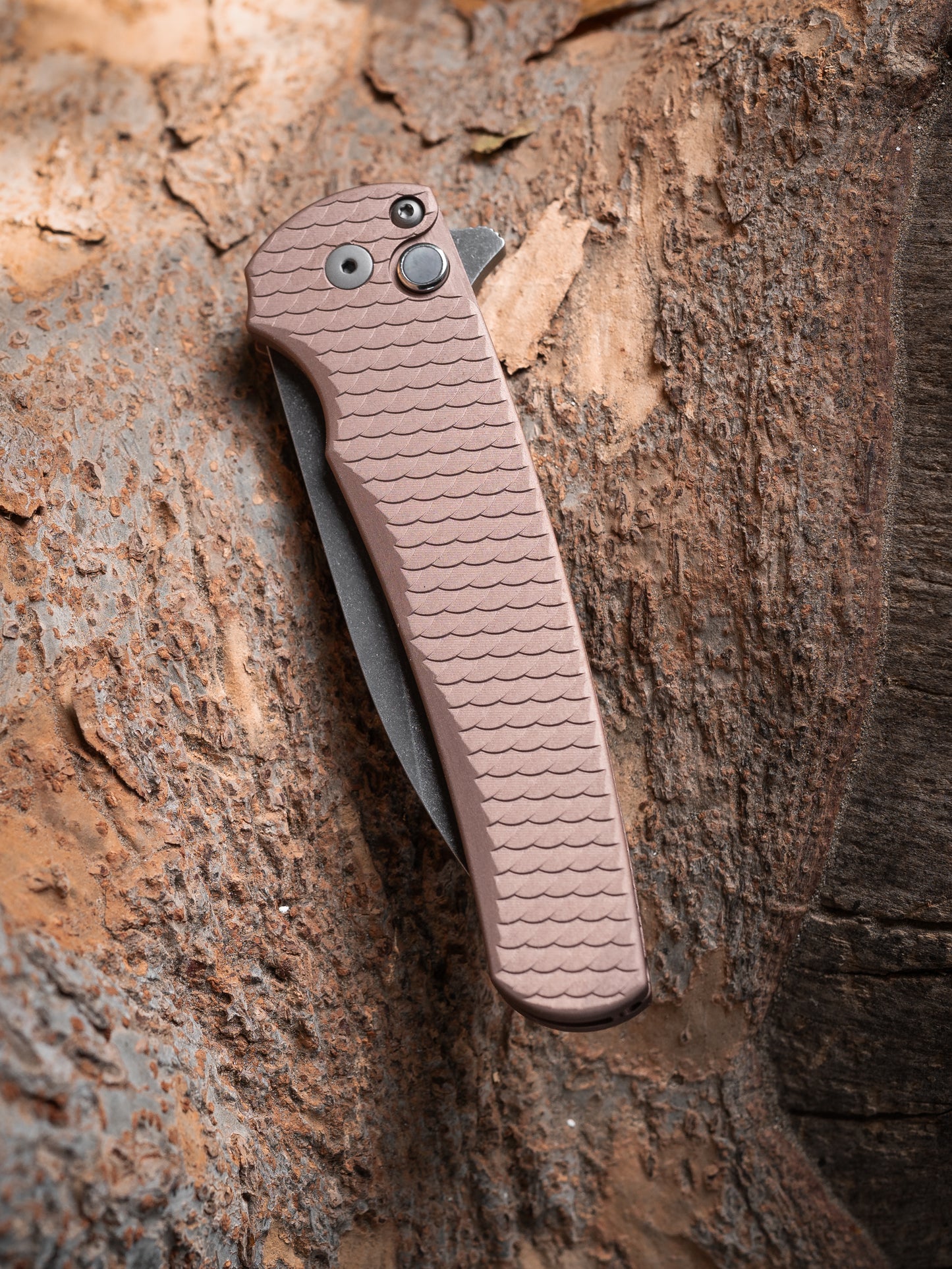 Pro-Tech-Pro-Tech 5336.LTD.AW.FDE Malibu - FDE 7075 "Dragon Scale" Handle - Acid Washed Wharncliffe Magnacut Blade - Black Lip Pearl Button - Blasted Hardware-Urban Cutlery