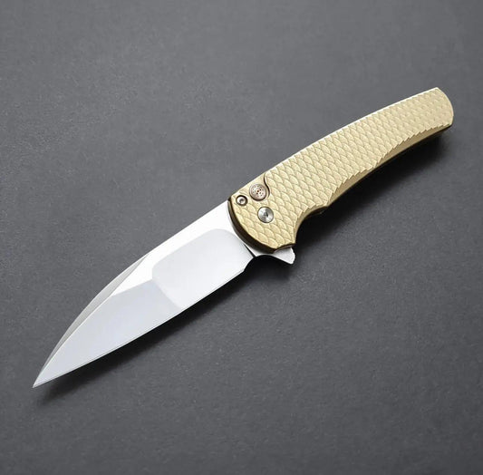 Pro-Tech-Pro-Tech Custom Malibu Blade Show Atlanta 2024 Exclusive Malibu - Distressed A1Bronze "Dragon Scale" Handle - Mike Irie Compound Hand Ground Mirror Polish Wharncliffe Blade - Mosaic Pin Push Button - Blue Titanium Clip /40-Urban Cutlery