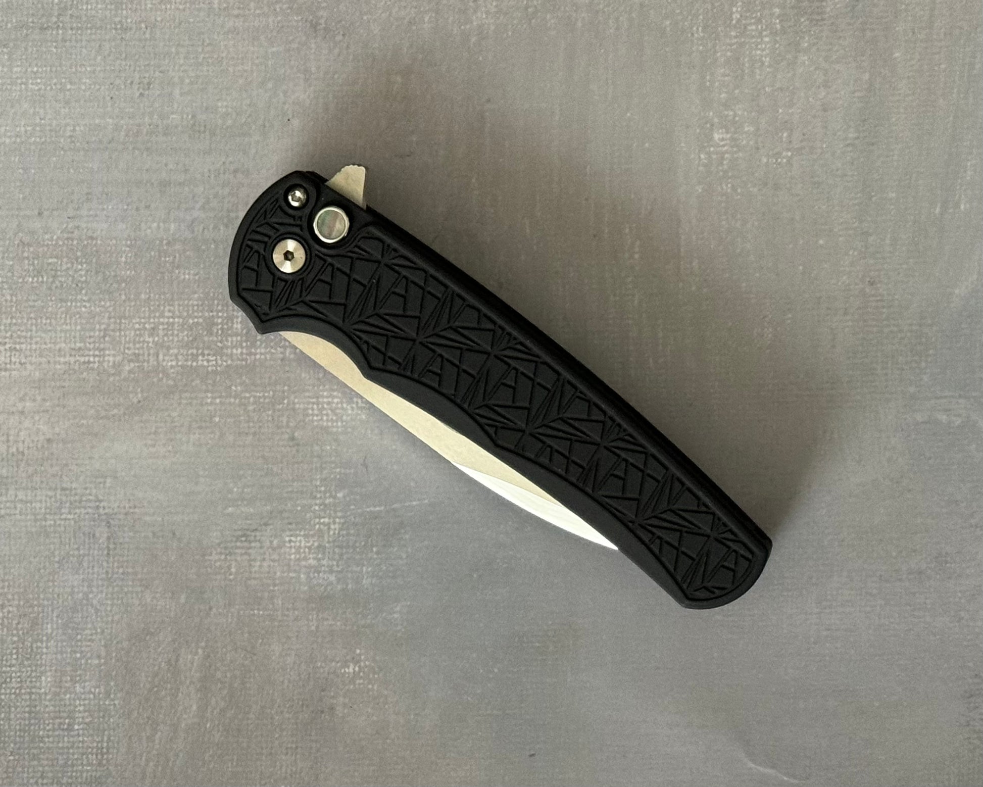 Pro-Tech-Pro-Tech Custom Malibu Nexus (2024 Malibu Custom 001) - 25 Year Anniversary Pattern Milled Handle - Mike Irie Compound Hand Ground Mirror Polish Wharncliffe Blade - Black Pearl Inlaid Push Button - Black DLC Titanium Clip /100-Urban Cutlery