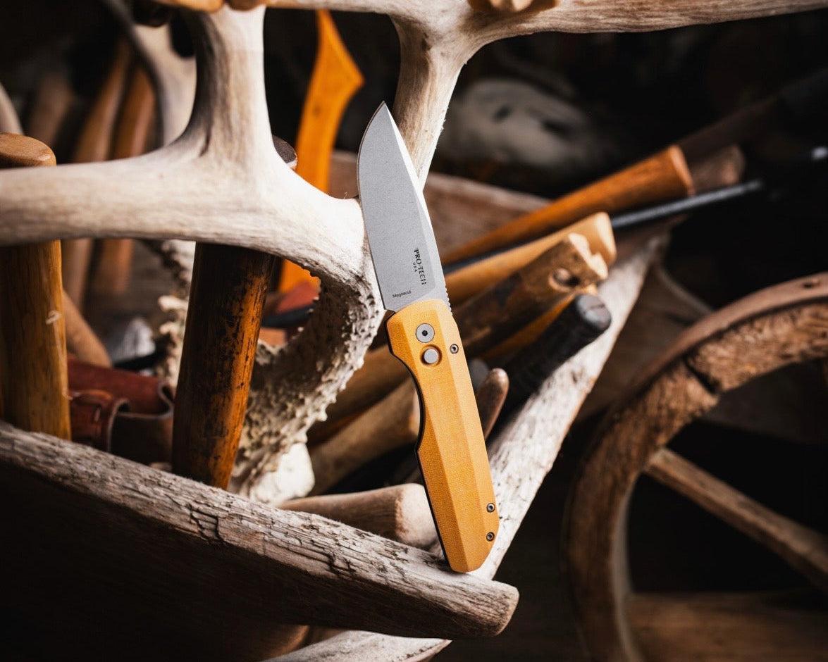 Pro-Tech-Pro-Tech VERO1211-NATURAL.Linen Vero Synapse Auto - Black Aluminum and Natural Linen Micarta Handle - Stonewash Magnacut Blade - Blasted Hardware - Machined Ti Clip-Urban Cutlery