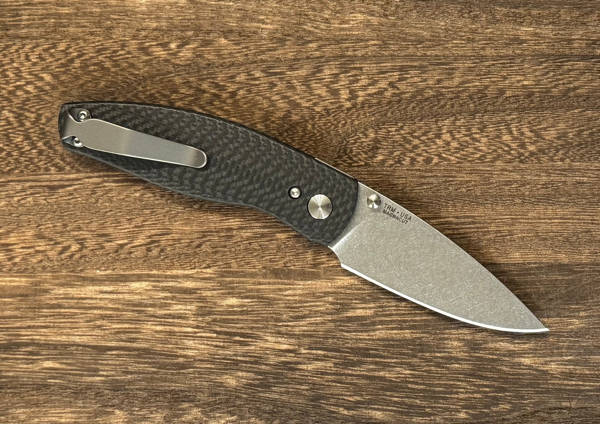 Three Rivers Mfg. (TRM) Neutron 2 - CARBON FIBER 3D Contoured SMOOTH - Magnacut Blade Three Rivers Mfg. Urban Cutlery & Lifestyle Shoppe