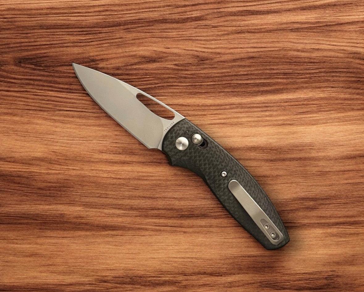 Three Rivers Mfg.-Three Rivers Mfg. (TRM) Bulldog Rev B - CARBON FIBER 3D CONTOURED SMOOTH Handles - 20CV Blade-Urban Cutlery