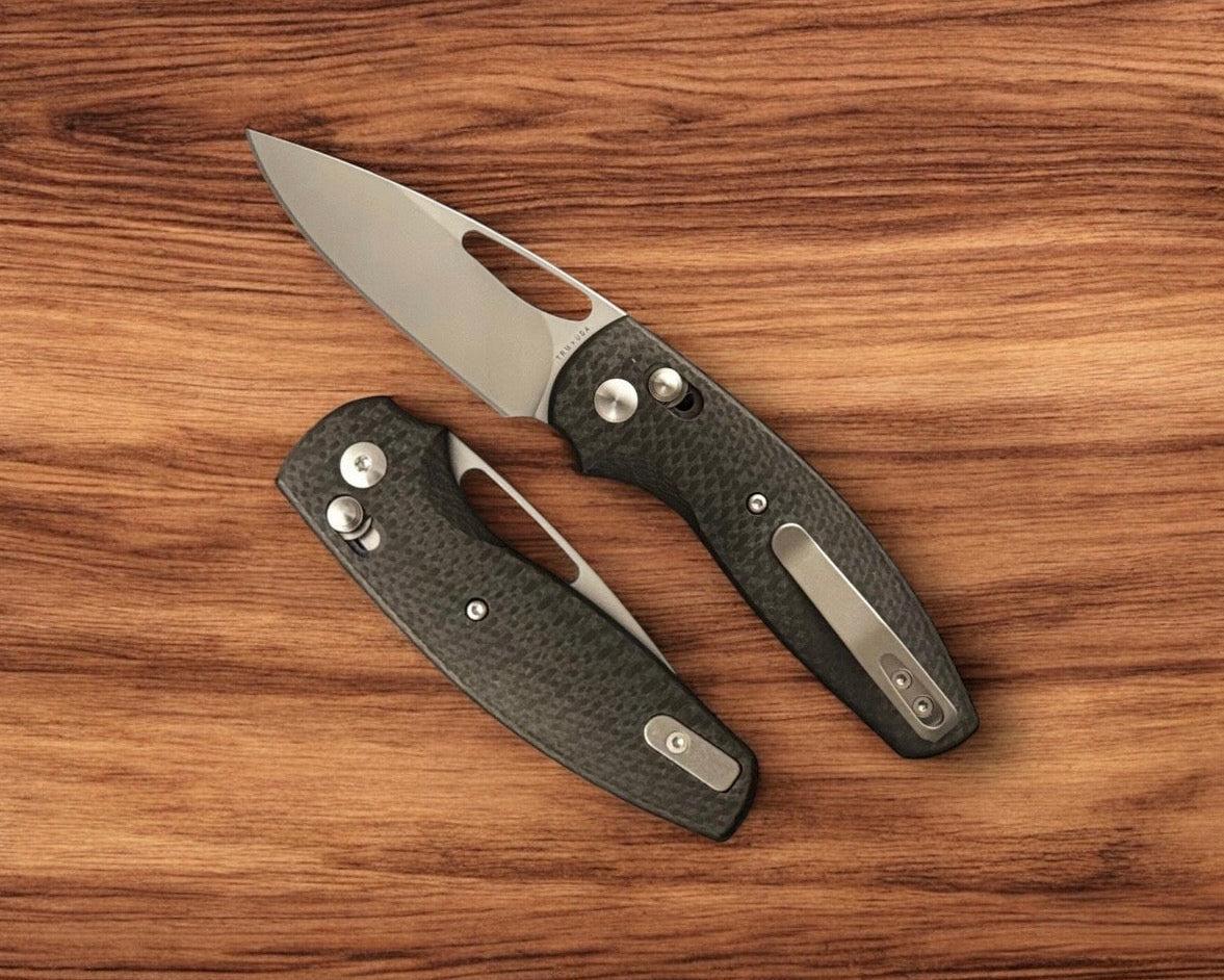 Three Rivers Mfg.-Three Rivers Mfg. (TRM) Bulldog Rev B - CARBON FIBER 3D CONTOURED SMOOTH Handles - 20CV Blade-Urban Cutlery