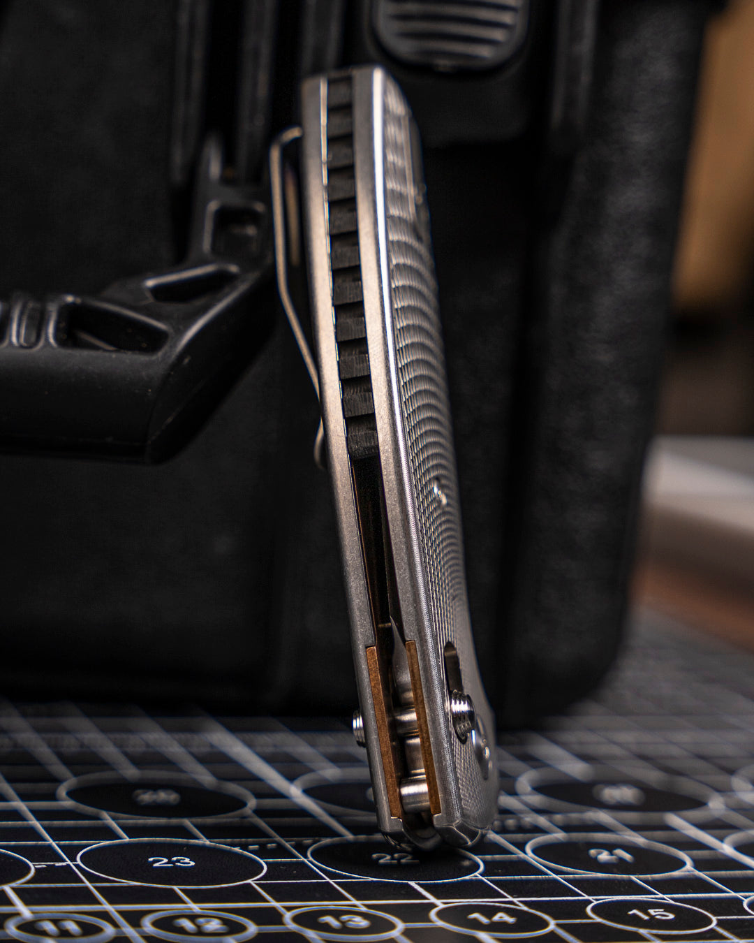 Three Rivers Mfg.-Three Rivers Mfg. (TRM) Bulldog Rev B - TITANIUM 3D Contoured LIZARD SKIN Handles - MAGNACUT Blade-3-Urban Cutlery