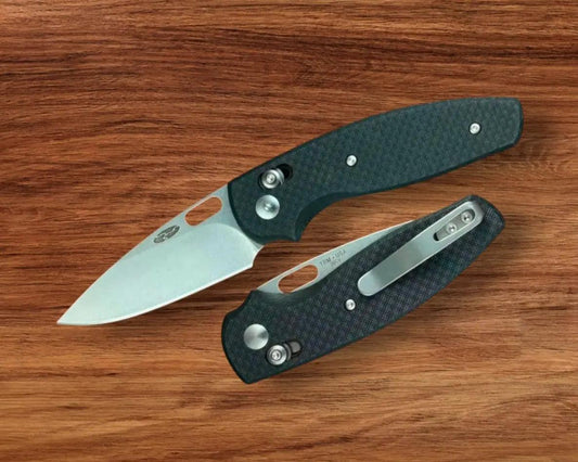 Three Rivers Mfg.-Three Rivers Mfg. (TRM) Bulldog - TEXTURED CARBON FIBER FLAT Handles - 20CV Blade-Urban Cutlery