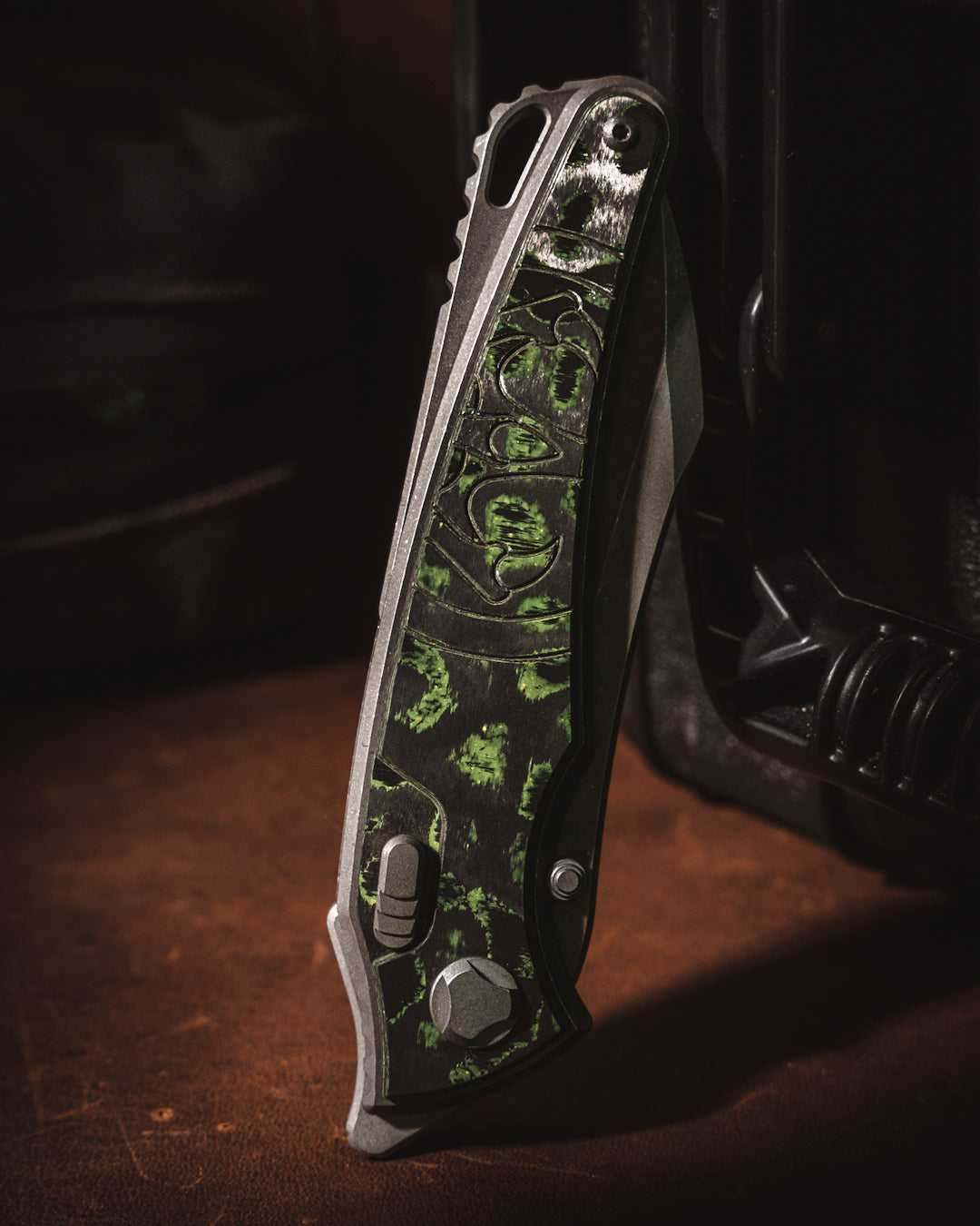 Hawk Knives Talon - Toxic Moss CamoCarbon Handle Inlay - Tumbled M390 Blade