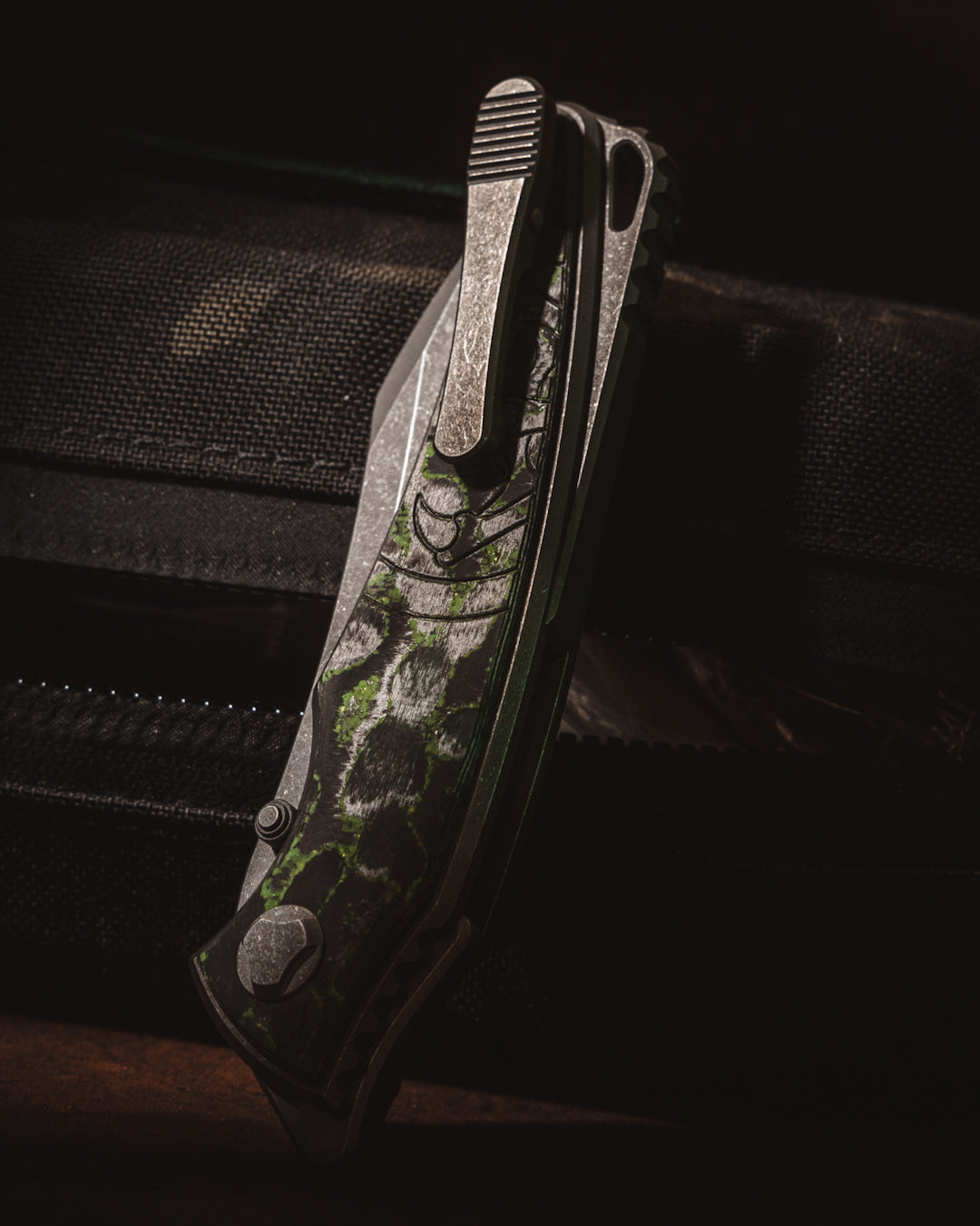 Hawk Knives Talon - Toxic Moss CamoCarbon Handle Inlay - Tumbled M390 Blade