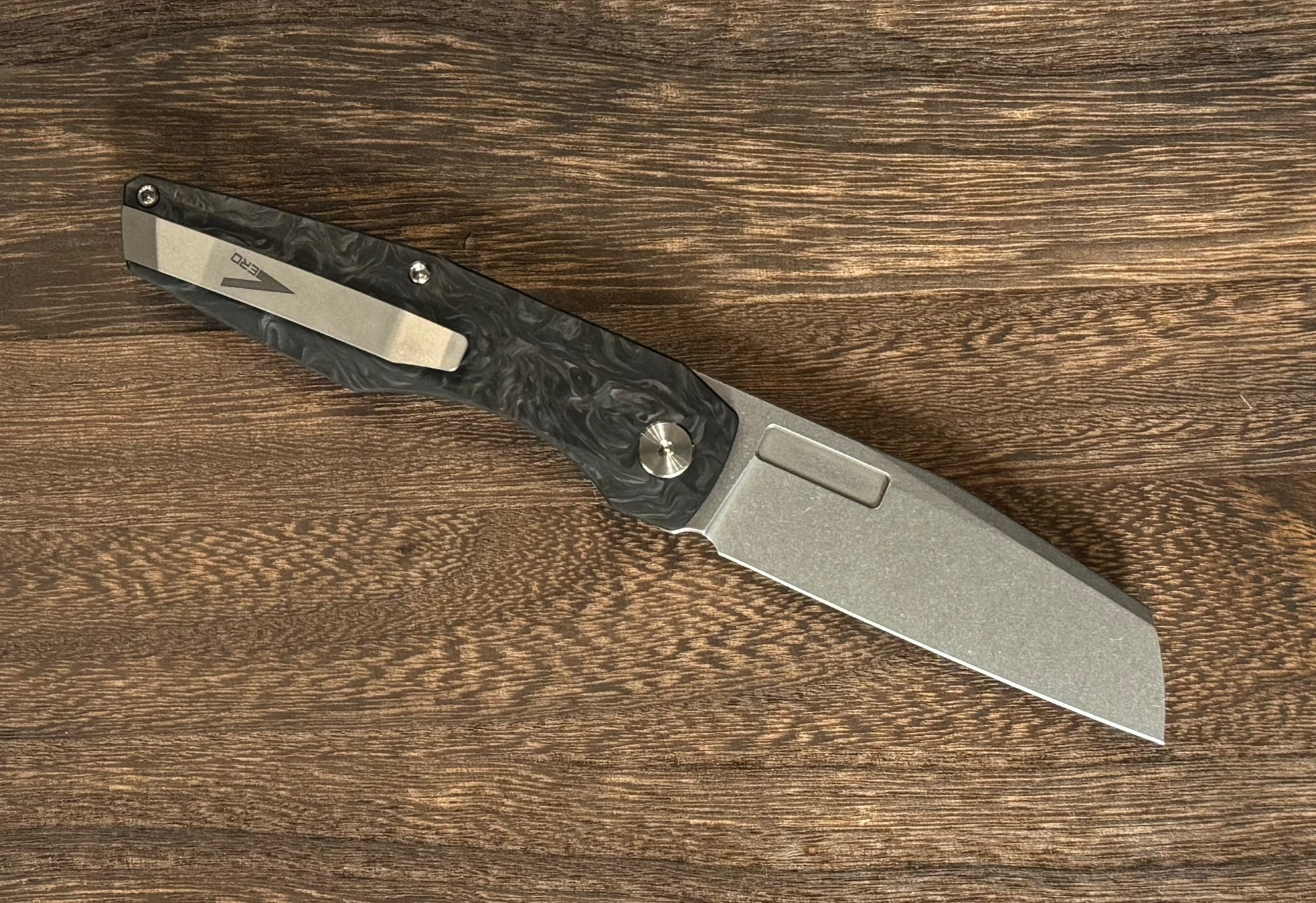 Vero Engineering-Vero Engineering Axon Liner Lock - Marbled Carbon Fiber Handle - Stonewashed Blade-2-Urban Cutlery