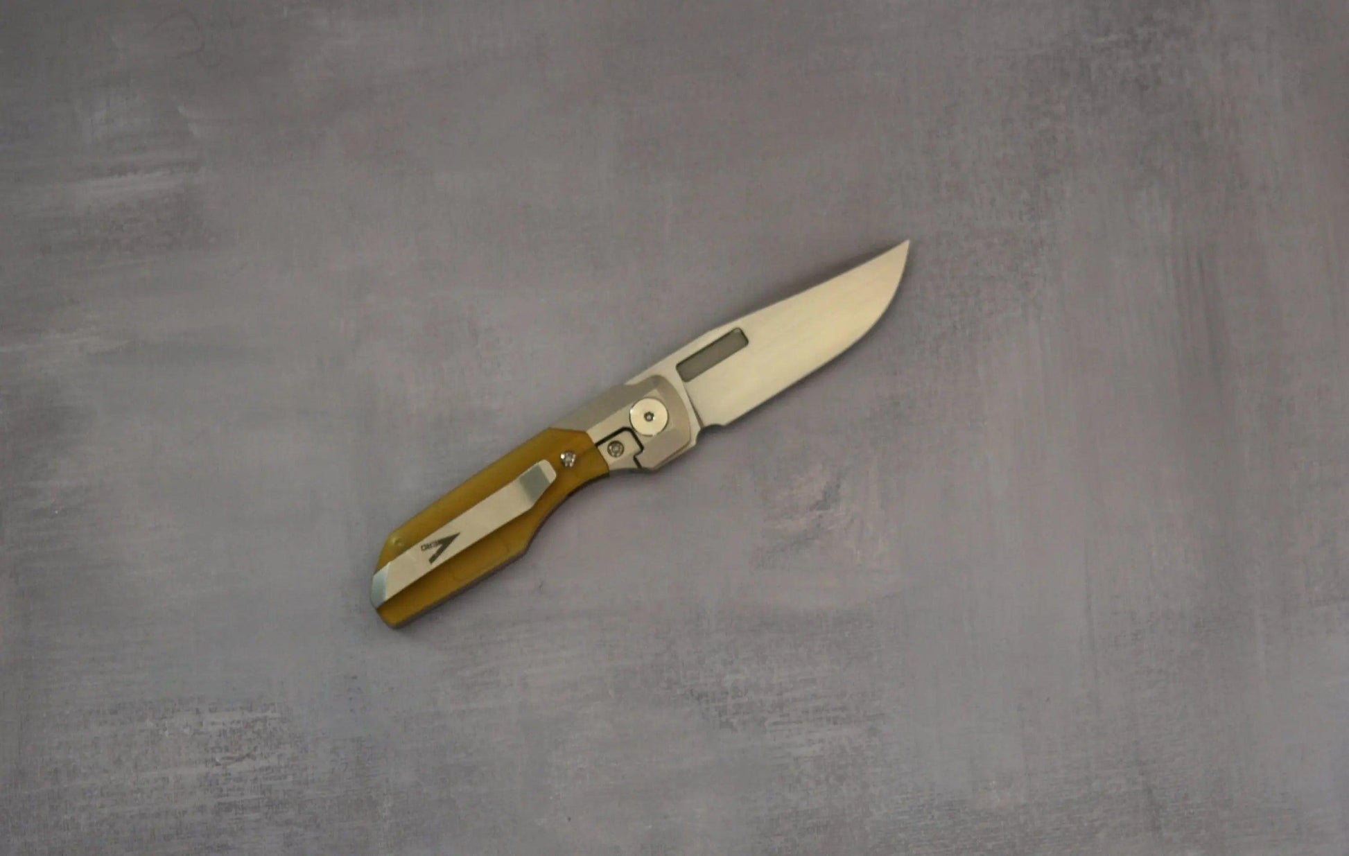 Vero Engineering-Vero Synapse Mini (REC) - Ultem and SW Ti Handle - Hand Satin M390 Blade - Pre-Owned-2-Urban Cutlery
