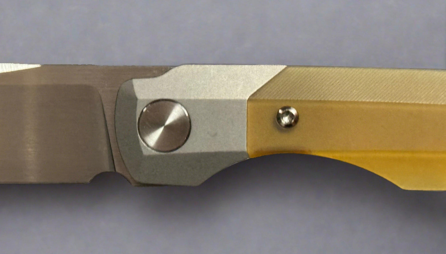 Vero Engineering-Vero Synapse Mini (REC) - Ultem and SW Ti Handle - Hand Satin M390 Blade - Pre-Owned-6-Urban Cutlery