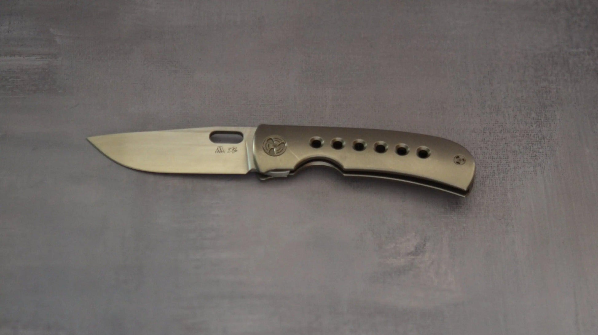 WingmanEDC; Tom Mayo-WingmanEDC x Tom Mayo MTNT Mach 3 - Titanium - Hand Rubbed M390 - Pre-Owned-2-Urban Cutlery